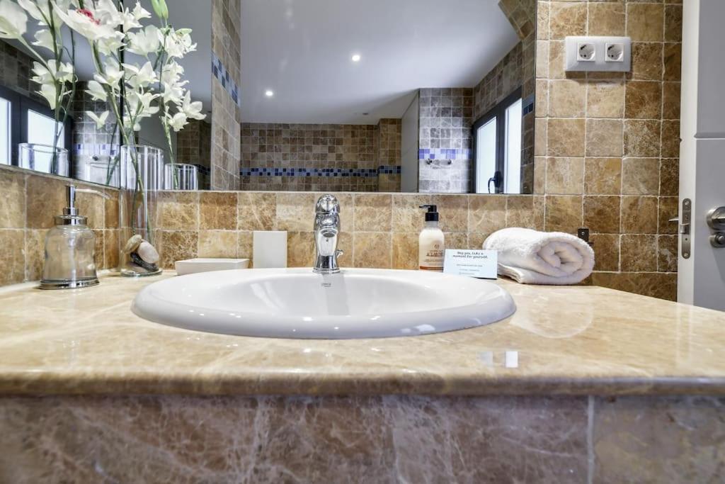 Big Stylish And Modern Apartment In Madrid Centre Bagian luar foto